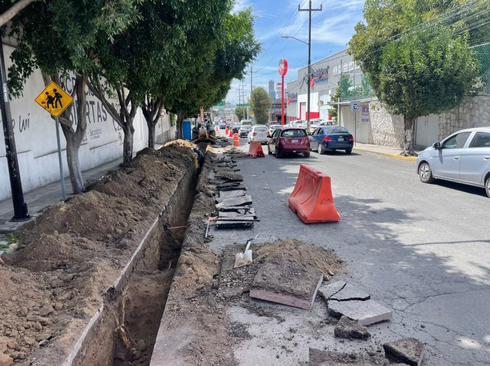 Agua de Puebla sustituye la red de agua potable sobre la 25 Sur